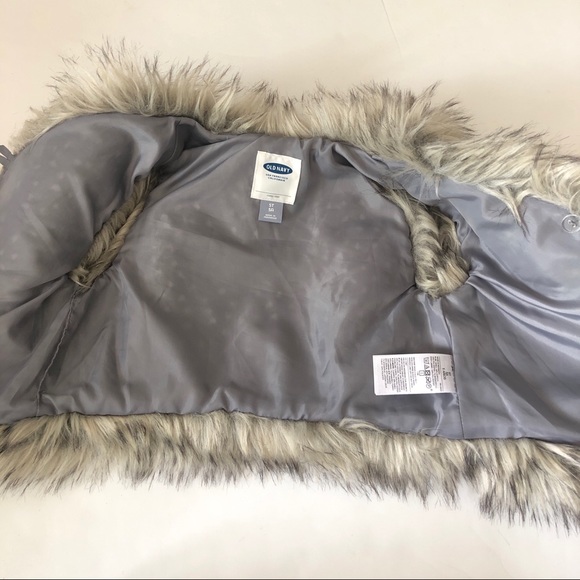 Old Navy faux fur vest - Picture 10 of 13